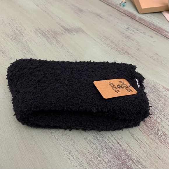 Victoria’s Secrets Fuzzy Crew Socks - Picture 4 of 4